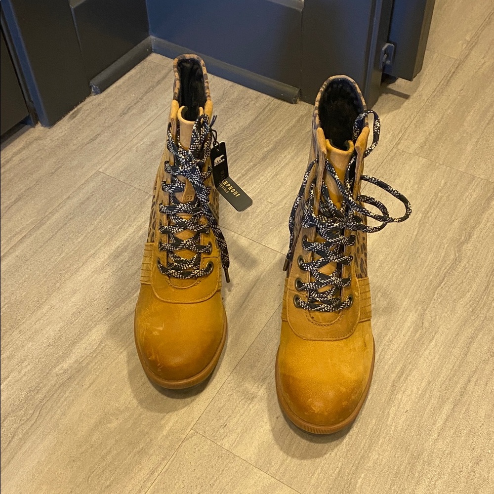NWT Sorel Boot - Picture 4 of 5